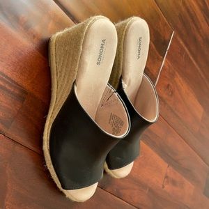 Women’s black wedge sandals